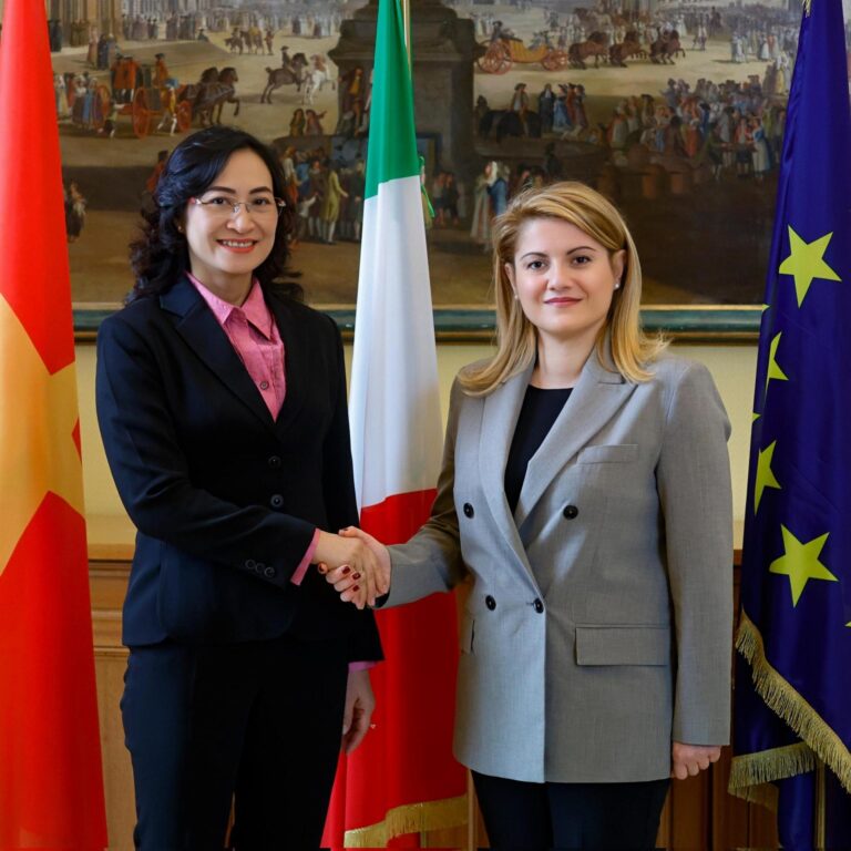 Il Sotto segretario assieme alla Vice Ministra dell’Industria e del Commercio del Vietnam